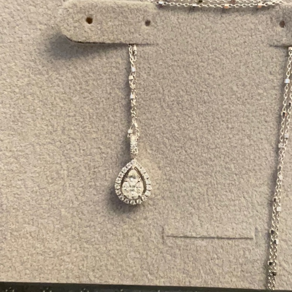 Diamond Teardrop Pendant with Chain, White Gold, .65 carats, stunning! - Picture 5 of 16
